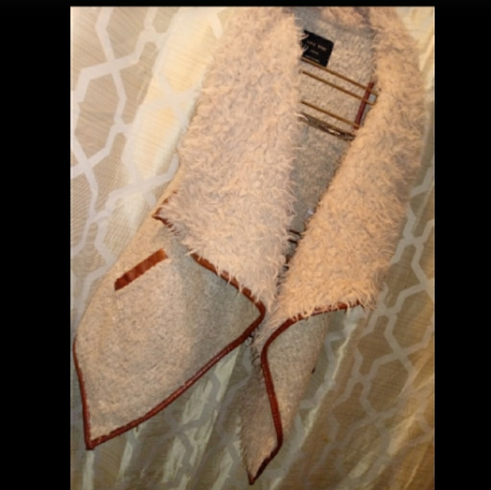 SALE !!! Love Tree Fur Vest 